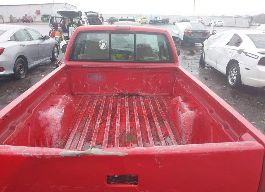 Photo 16 of 1999 Chevrolet S-10 LS (VIN 1GCCS14X6XK225686)