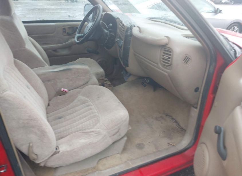 Photo 5 of 1999 Chevrolet S-10 LS (VIN 1GCCS14X6XK225686)