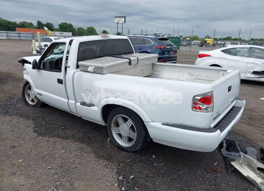 Photo 3 of 1998 Chevrolet S-10 LS SPORTSIDE (VIN 1GCCS14X8W8161937)