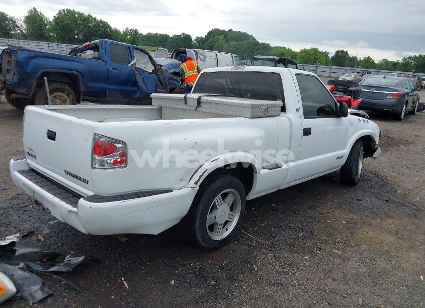 Photo 4 of 1998 Chevrolet S-10 LS SPORTSIDE (VIN 1GCCS14X8W8161937)