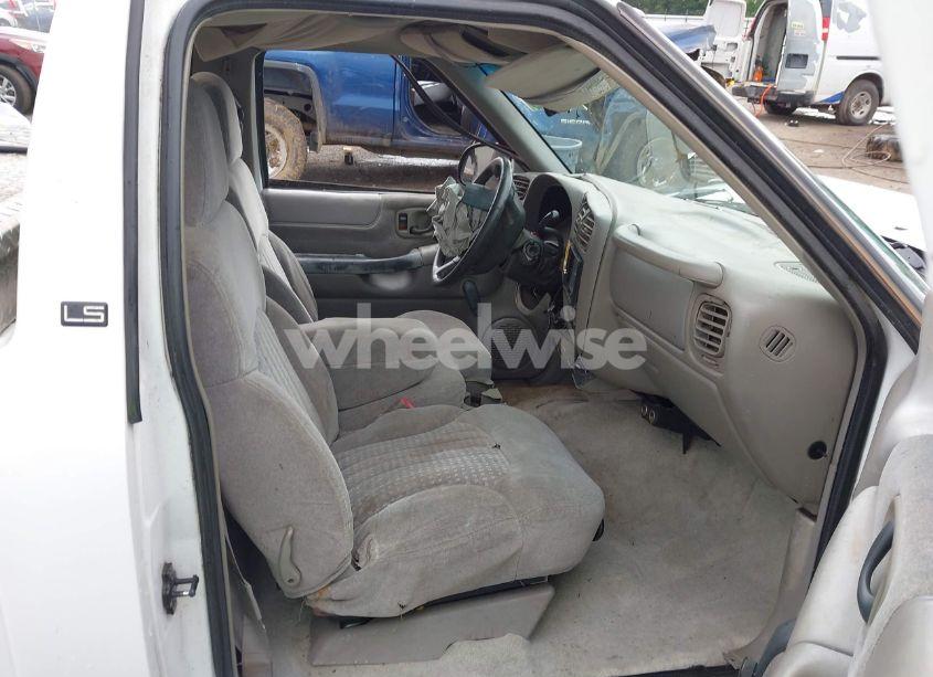 Photo 5 of 1998 Chevrolet S-10 LS SPORTSIDE (VIN 1GCCS14X8W8161937)