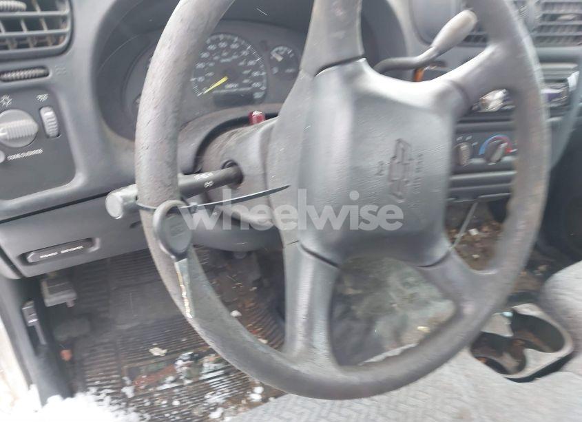 Photo 11 of 1999 Chevrolet S-10 (VIN 1GCCS14X9XK236407)