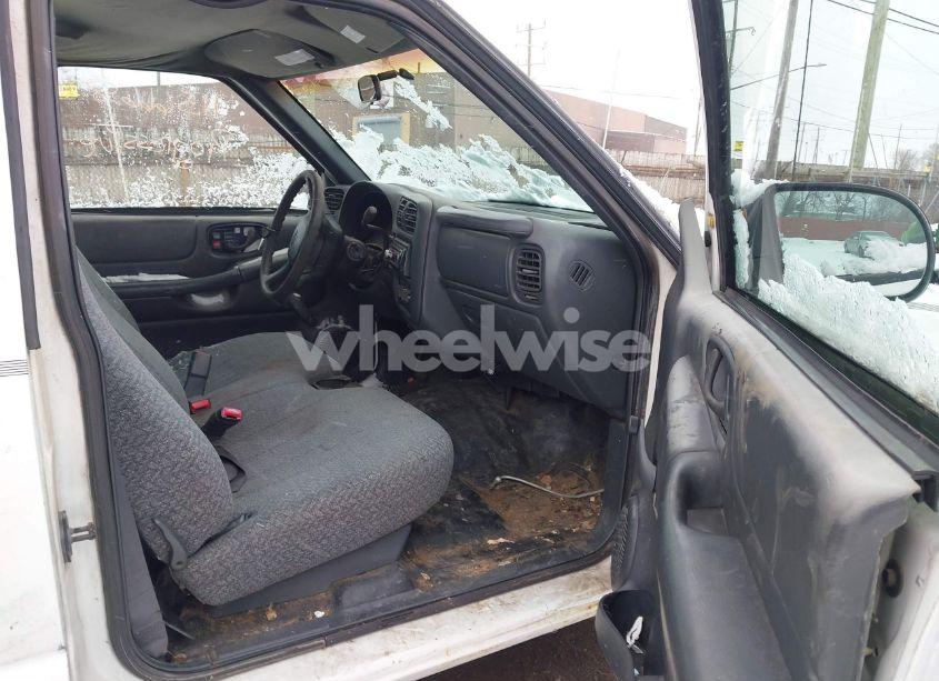 Photo 5 of 1999 Chevrolet S-10 (VIN 1GCCS14X9XK236407)