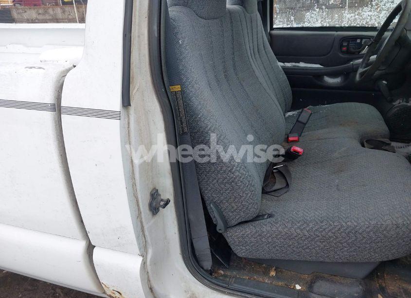 Photo 8 of 1999 Chevrolet S-10 (VIN 1GCCS14X9XK236407)