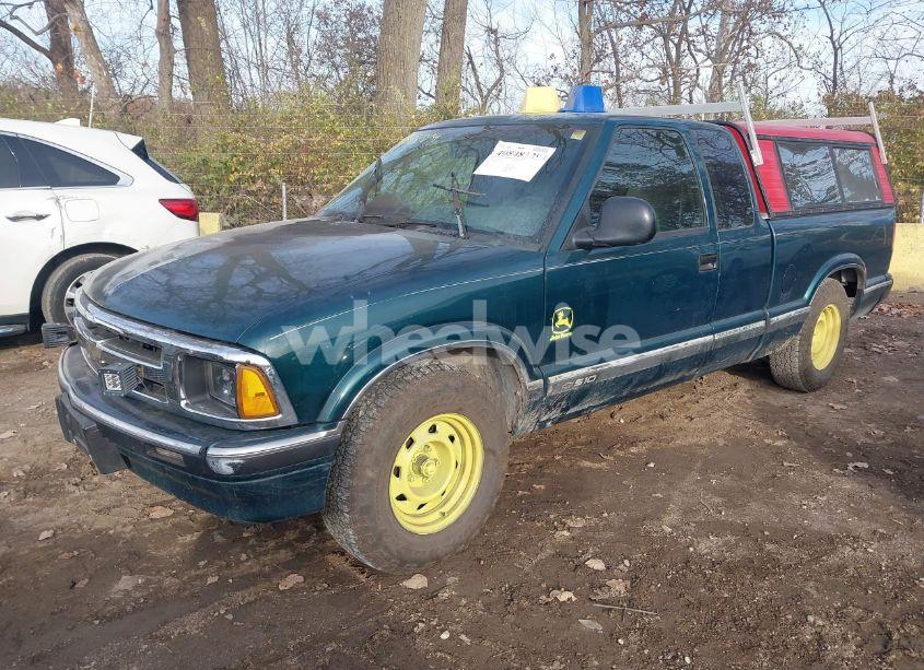 Photo 2 of 1996 Chevrolet S TRUCK S10 (VIN 1GCCS1941T8167251)