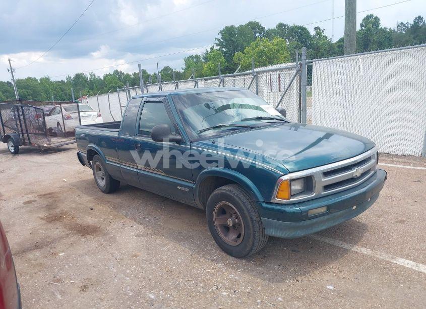 1997 Chevrolet S-10 LS FLEETSIDE (VIN 1GCCS1941VK122638) main photo