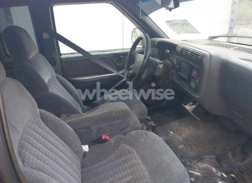 Photo 5 of 1997 Chevrolet S-10 LS FLEETSIDE (VIN 1GCCS1941VK122638)