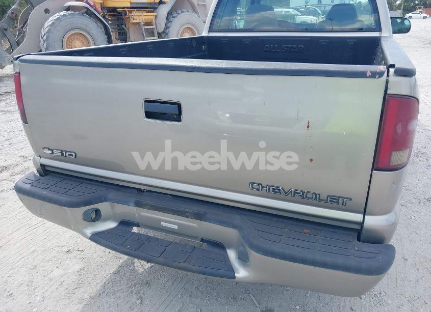 Photo 14 of 2000 Chevrolet S-10 LS (VIN 1GCCS1942YK156897)