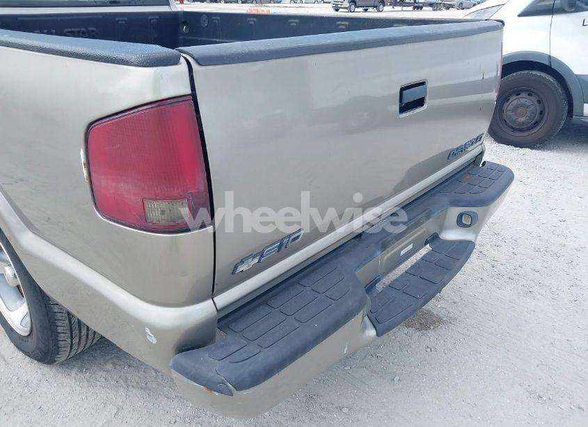 Photo 15 of 2000 Chevrolet S-10 LS (VIN 1GCCS1942YK156897)