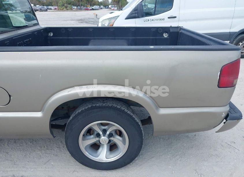 Photo 16 of 2000 Chevrolet S-10 LS (VIN 1GCCS1942YK156897)