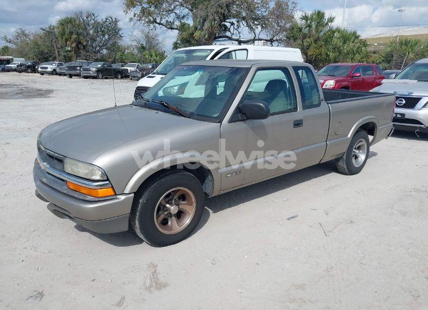 Photo 2 of 2000 Chevrolet S-10 LS (VIN 1GCCS1942YK156897)