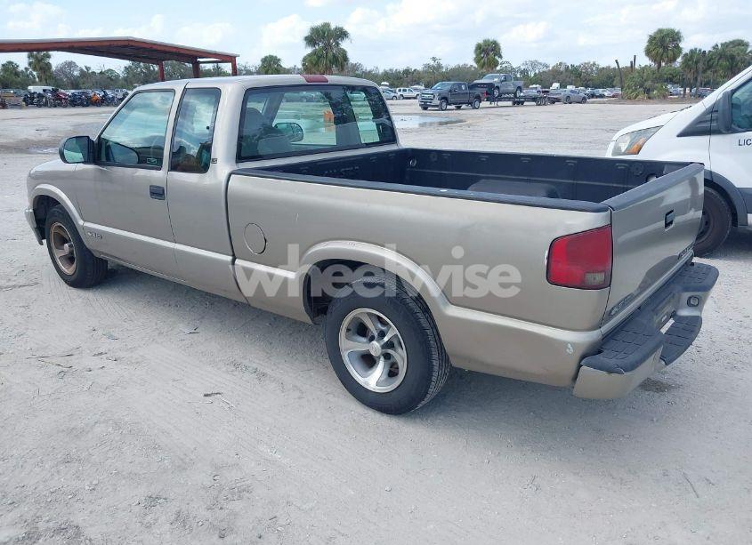 Photo 3 of 2000 Chevrolet S-10 LS (VIN 1GCCS1942YK156897)