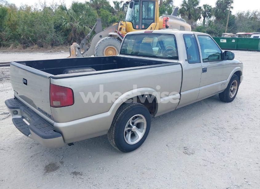 Photo 4 of 2000 Chevrolet S-10 LS (VIN 1GCCS1942YK156897)