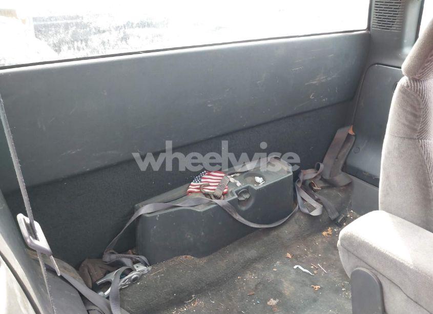 Photo 8 of 1995 Chevrolet S TRUCK S10 (VIN 1GCCS1943S8209790)