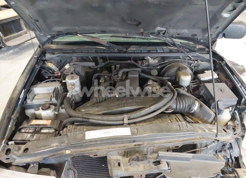 Photo 10 of 2000 Chevrolet S-10 LS (VIN 1GCCS1943YK168119)