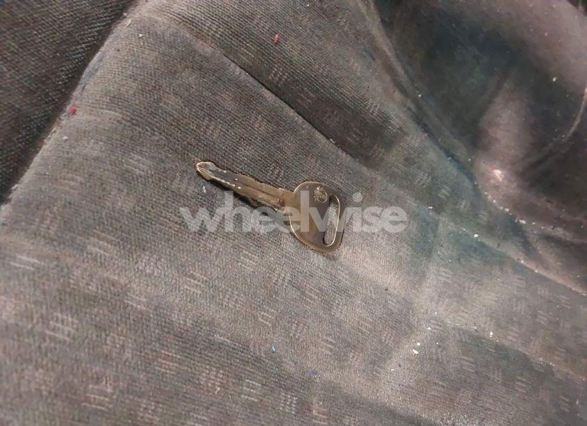 Photo 11 of 2000 Chevrolet S-10 LS (VIN 1GCCS1943YK168119)