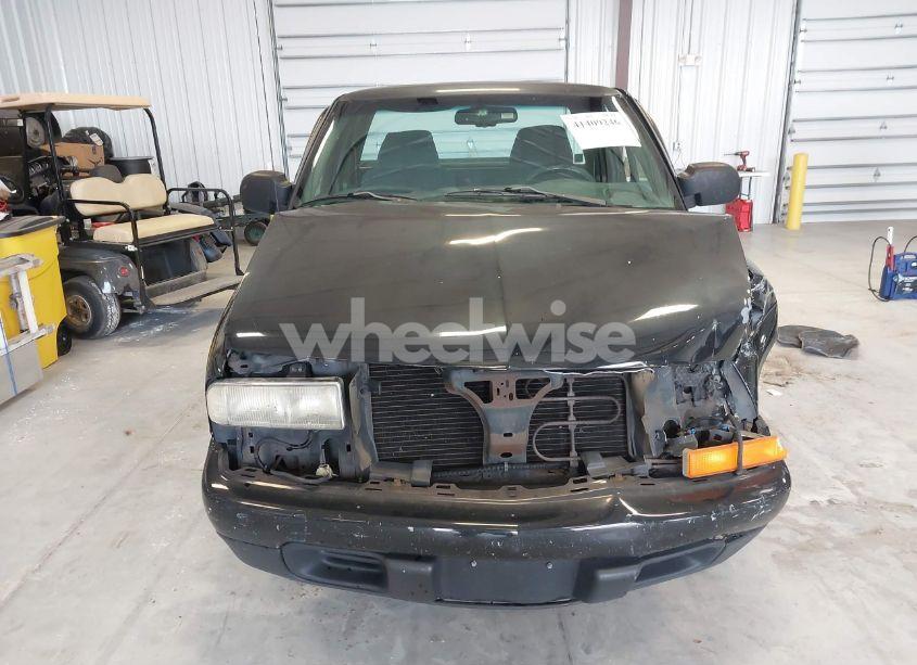 Photo 12 of 2000 Chevrolet S-10 LS (VIN 1GCCS1943YK168119)