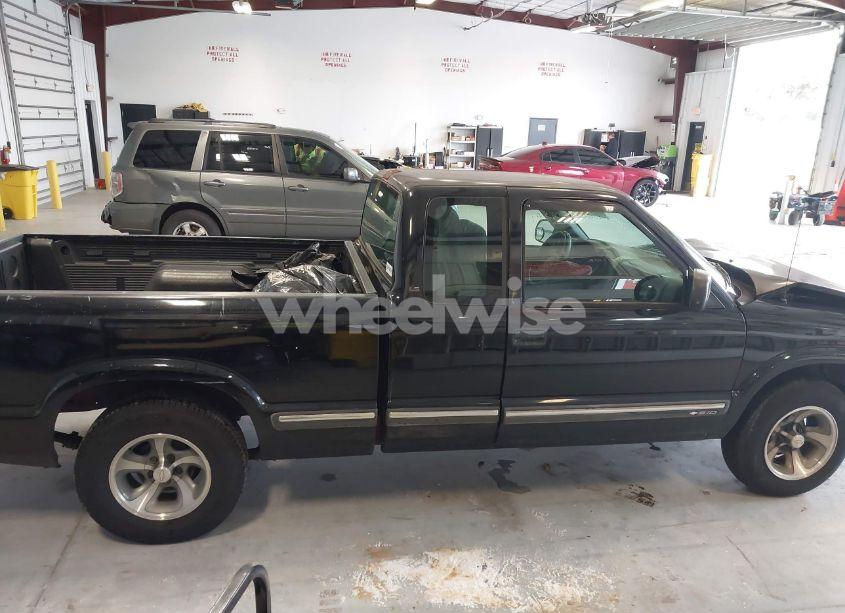 Photo 13 of 2000 Chevrolet S-10 LS (VIN 1GCCS1943YK168119)