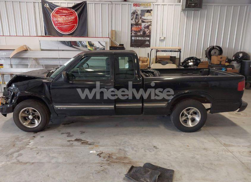 Photo 14 of 2000 Chevrolet S-10 LS (VIN 1GCCS1943YK168119)