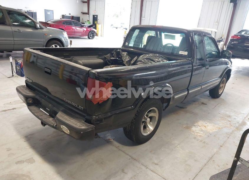Photo 4 of 2000 Chevrolet S-10 LS (VIN 1GCCS1943YK168119)