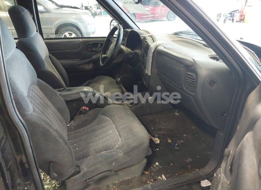 Photo 5 of 2000 Chevrolet S-10 LS (VIN 1GCCS1943YK168119)