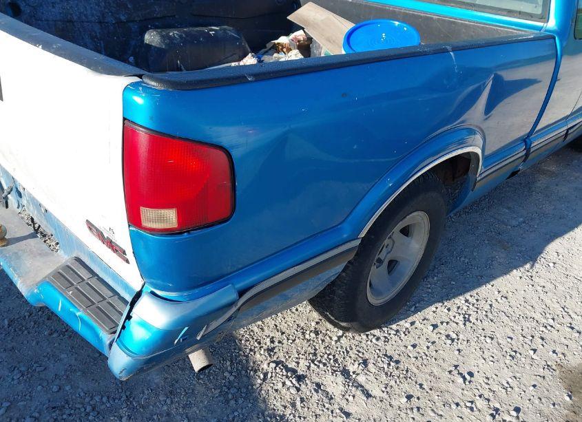 Photo 12 of 1995 Chevrolet S TRUCK S10 (VIN 1GCCS1944S8195057)