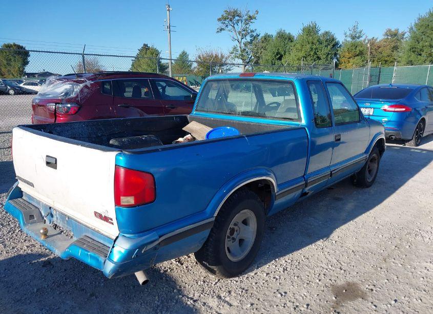 Photo 4 of 1995 Chevrolet S TRUCK S10 (VIN 1GCCS1944S8195057)