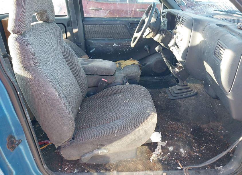 Photo 5 of 1995 Chevrolet S TRUCK S10 (VIN 1GCCS1944S8195057)