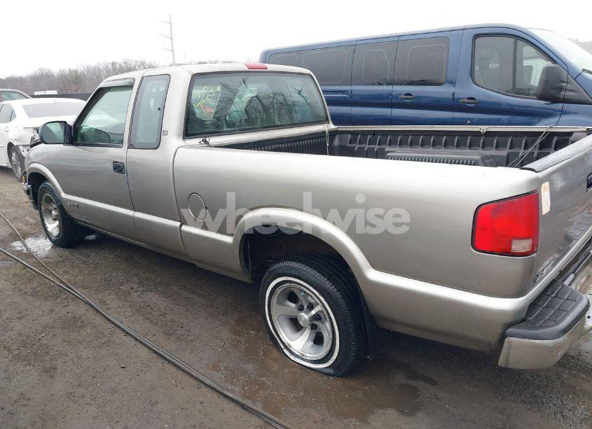 Photo 3 of 1998 Chevrolet S-10 LS FLEETSIDE (VIN 1GCCS1944WK213467)