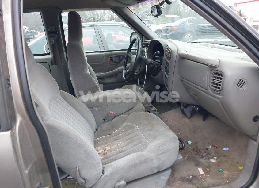 Photo 5 of 1998 Chevrolet S-10 LS FLEETSIDE (VIN 1GCCS1944WK213467)