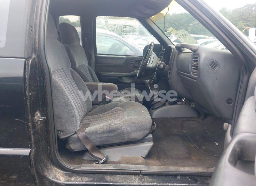 Photo 5 of 1998 Chevrolet S-10 LS FLEETSIDE (VIN 1GCCS1944WK227871)