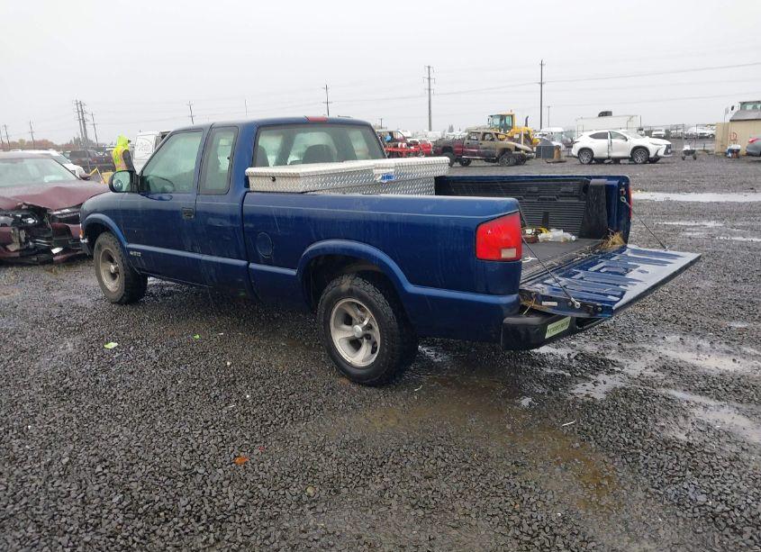 Photo 3 of 2000 Chevrolet S-10 (VIN 1GCCS1945YK141164)