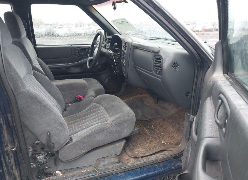 Photo 5 of 2000 Chevrolet S-10 (VIN 1GCCS1945YK141164)