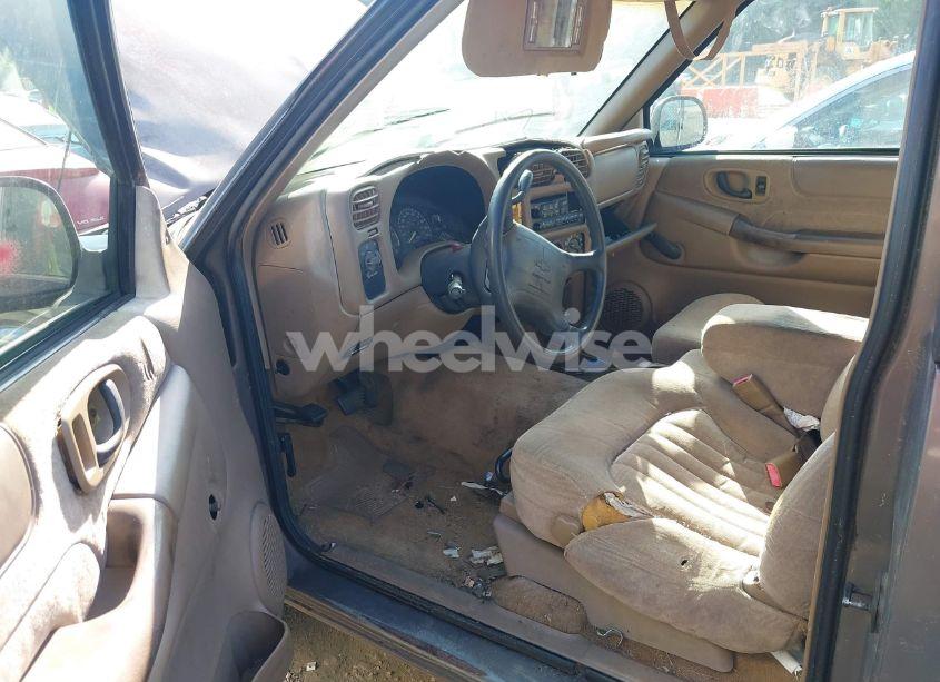 Photo 5 of 1998 Chevrolet S-10 LS FLEETSIDE (VIN 1GCCS1946WK132194)