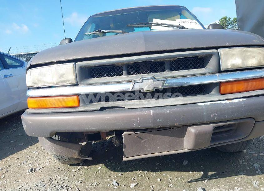 Photo 6 of 1998 Chevrolet S-10 LS FLEETSIDE (VIN 1GCCS1946WK132194)