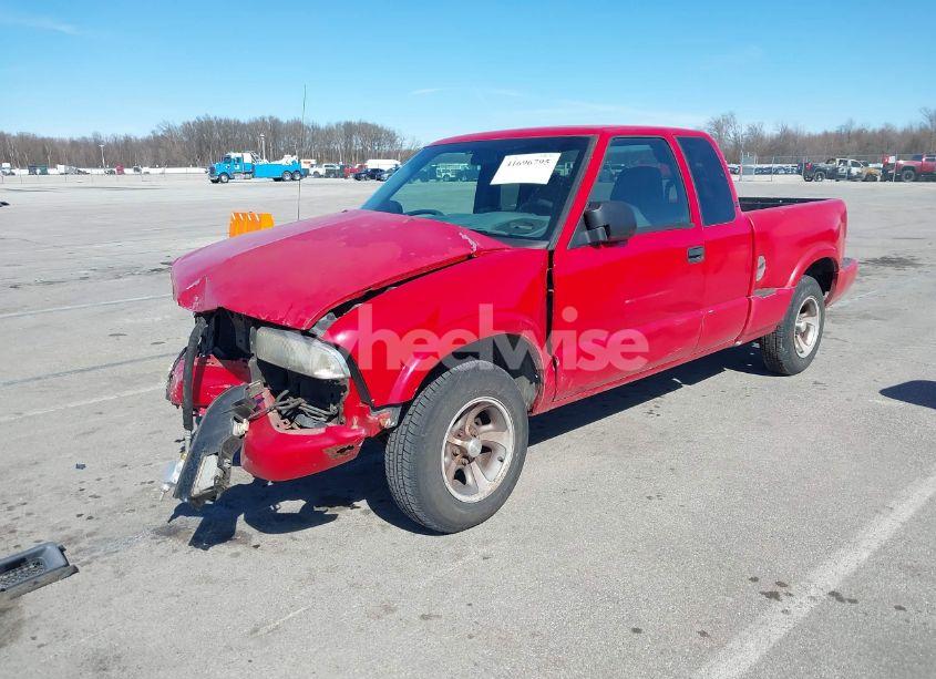 Photo 2 of 2000 Chevrolet S-10 LS (VIN 1GCCS1947Y8109605)