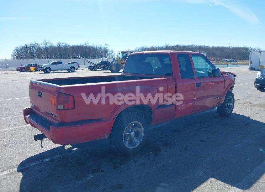 Photo 4 of 2000 Chevrolet S-10 LS (VIN 1GCCS1947Y8109605)
