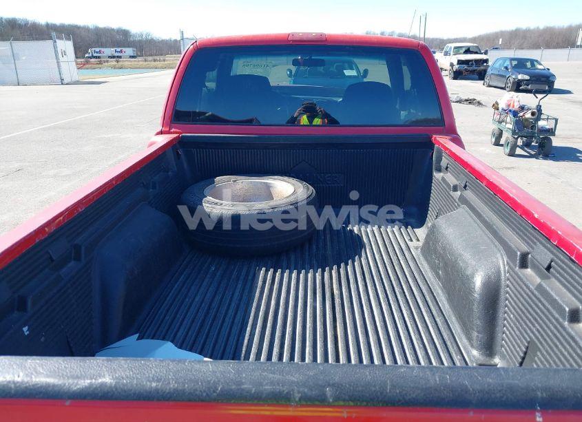 Photo 8 of 2000 Chevrolet S-10 LS (VIN 1GCCS1947Y8109605)
