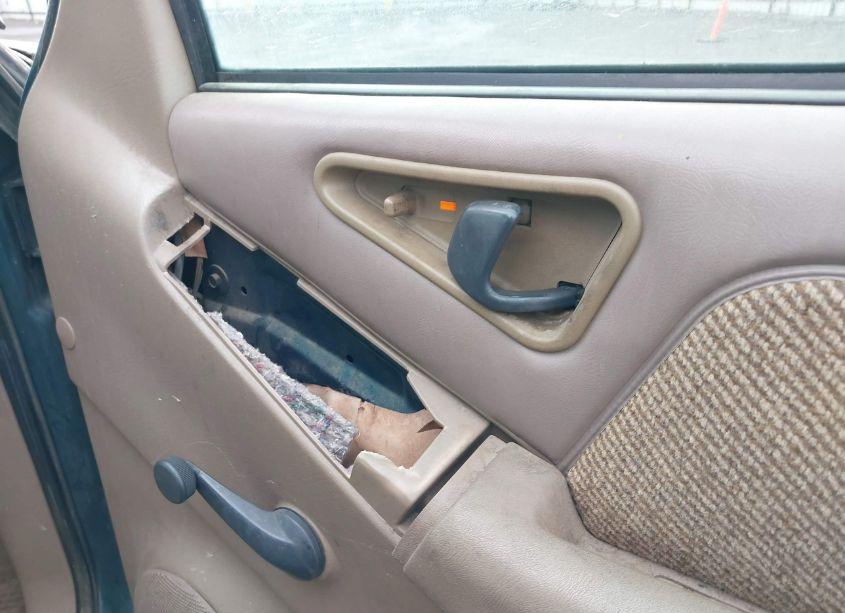 Photo 12 of 1996 Chevrolet S TRUCK S10 (VIN 1GCCS1948T8110819)