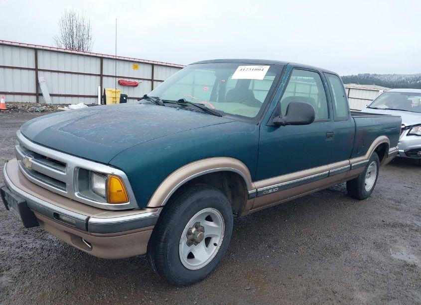 Photo 2 of 1996 Chevrolet S TRUCK S10 (VIN 1GCCS1948T8110819)