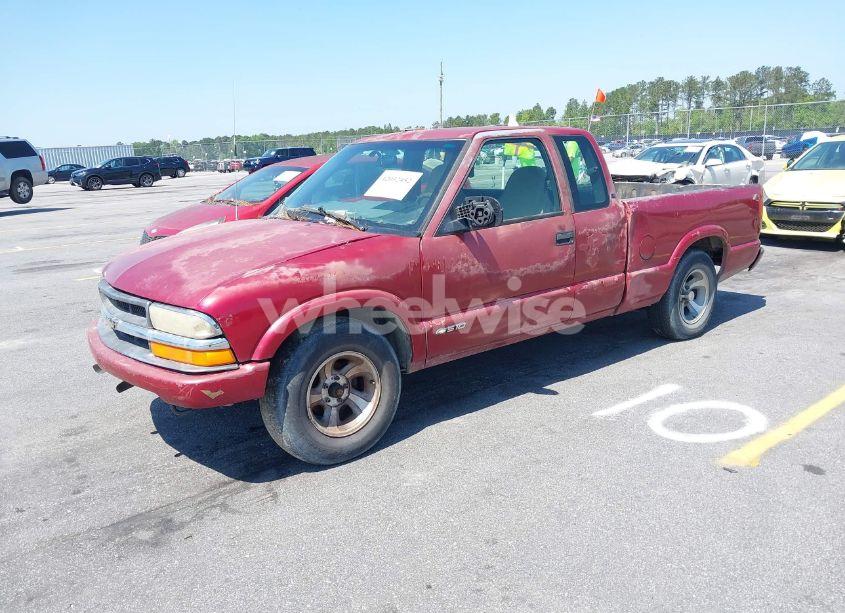 Photo 2 of 1999 Chevrolet S-10 LS (VIN 1GCCS1949X8100662)