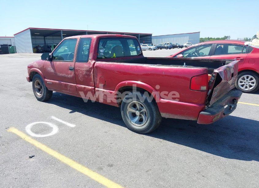 Photo 3 of 1999 Chevrolet S-10 LS (VIN 1GCCS1949X8100662)