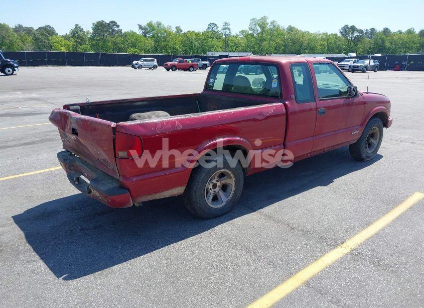 Photo 4 of 1999 Chevrolet S-10 LS (VIN 1GCCS1949X8100662)