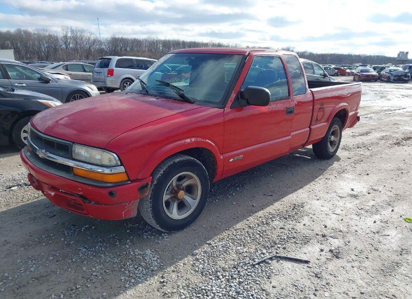 Photo 2 of 2000 Chevrolet S-10 LS (VIN 1GCCS1949Y8104874)