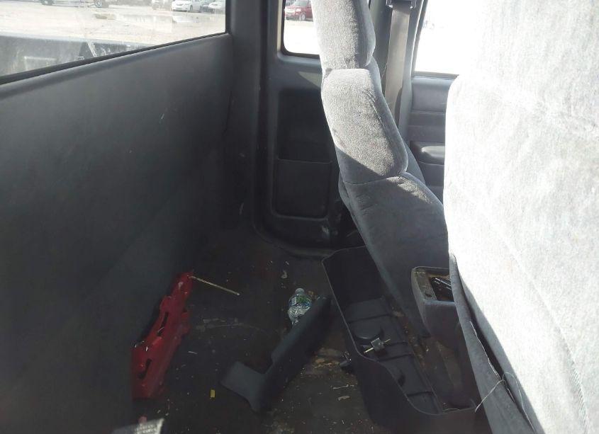 Photo 8 of 2000 Chevrolet S-10 LS (VIN 1GCCS1949Y8104874)