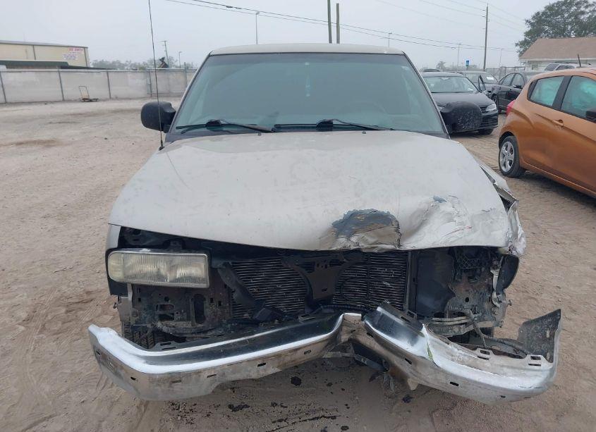 Photo 12 of 2000 Chevrolet S-10 LS (VIN 1GCCS1949Y8176996)