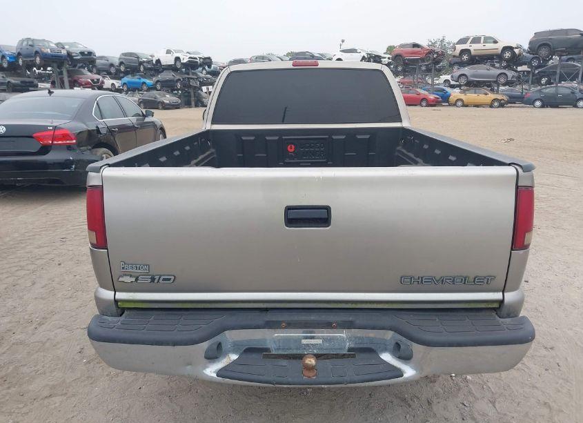 Photo 16 of 2000 Chevrolet S-10 LS (VIN 1GCCS1949Y8176996)