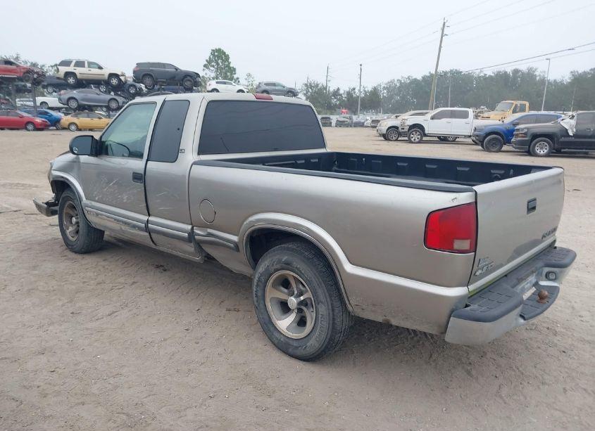Photo 3 of 2000 Chevrolet S-10 LS (VIN 1GCCS1949Y8176996)