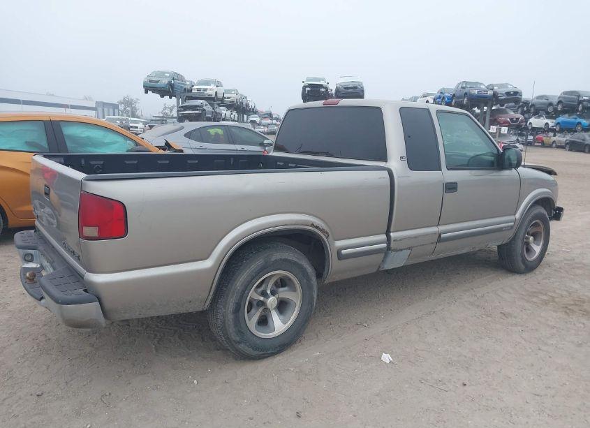 Photo 4 of 2000 Chevrolet S-10 LS (VIN 1GCCS1949Y8176996)