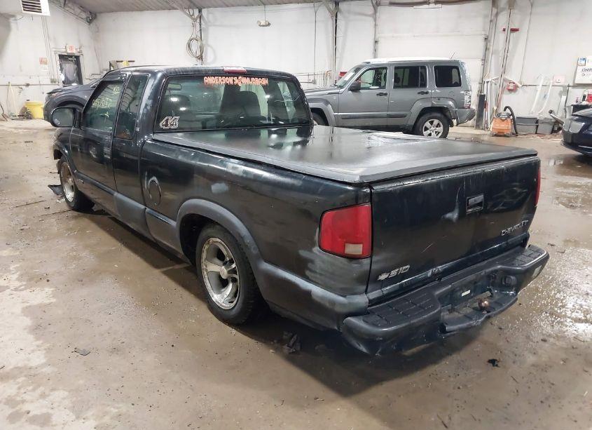 Photo 3 of 2000 Chevrolet S-10 LS (VIN 1GCCS194XY8175842)